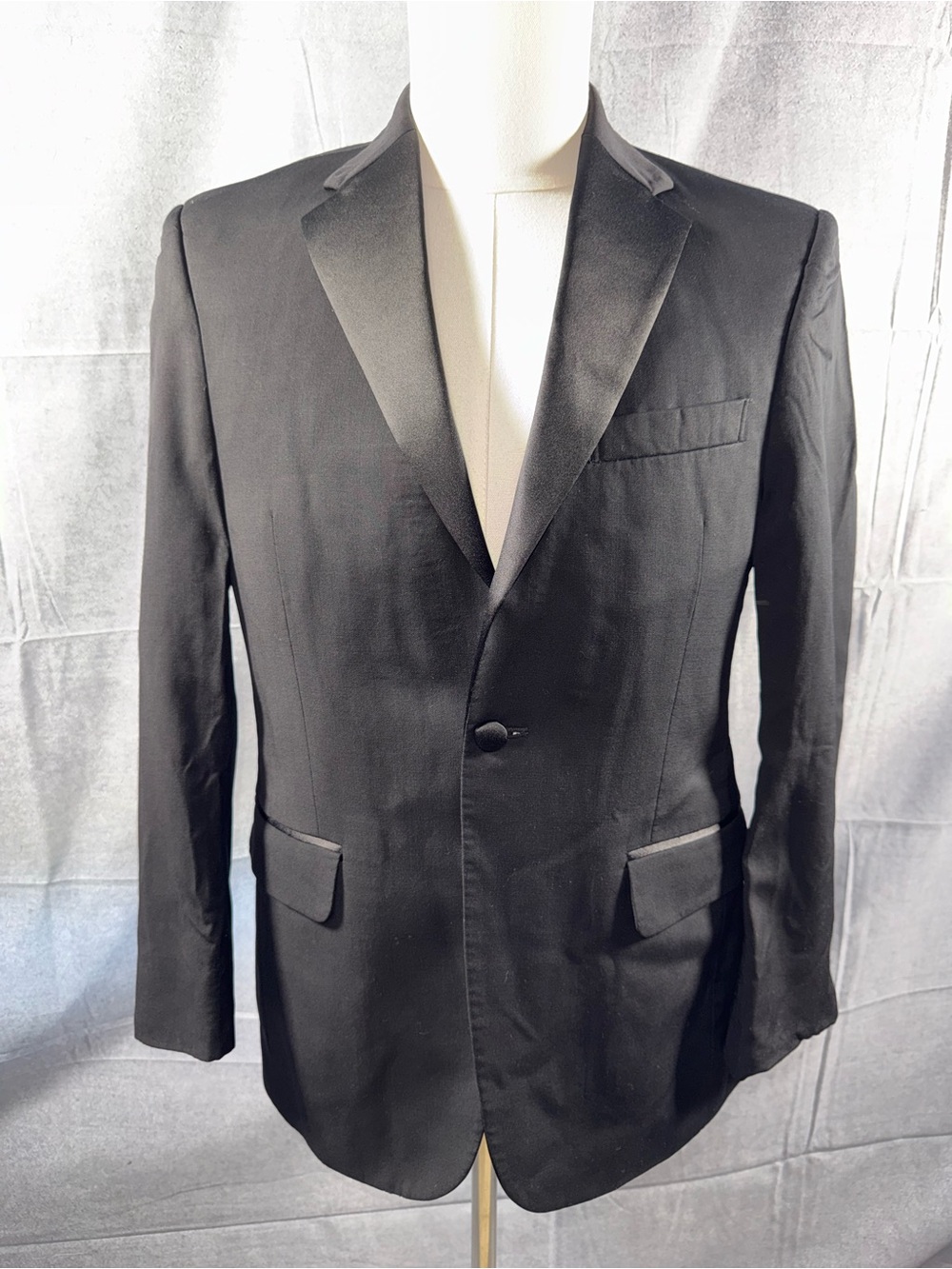 2762-Jos. A. Bank Black Satin-Lapel Single-Button Tuxedo Jacket
